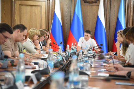 Алексей Самойлов провел совещание с наставниками кадрового проекта «Герои Луганщины»