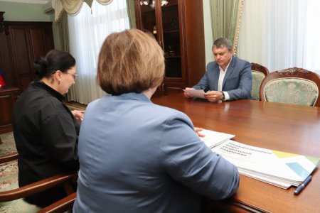 Глава ЛНР Леонид Пасечник: к началу учебного года все многодетные семьи Луганщины получат по 10 тысяч рублей на каждого ребенка-школьника для покупки школьной и спортивной формы